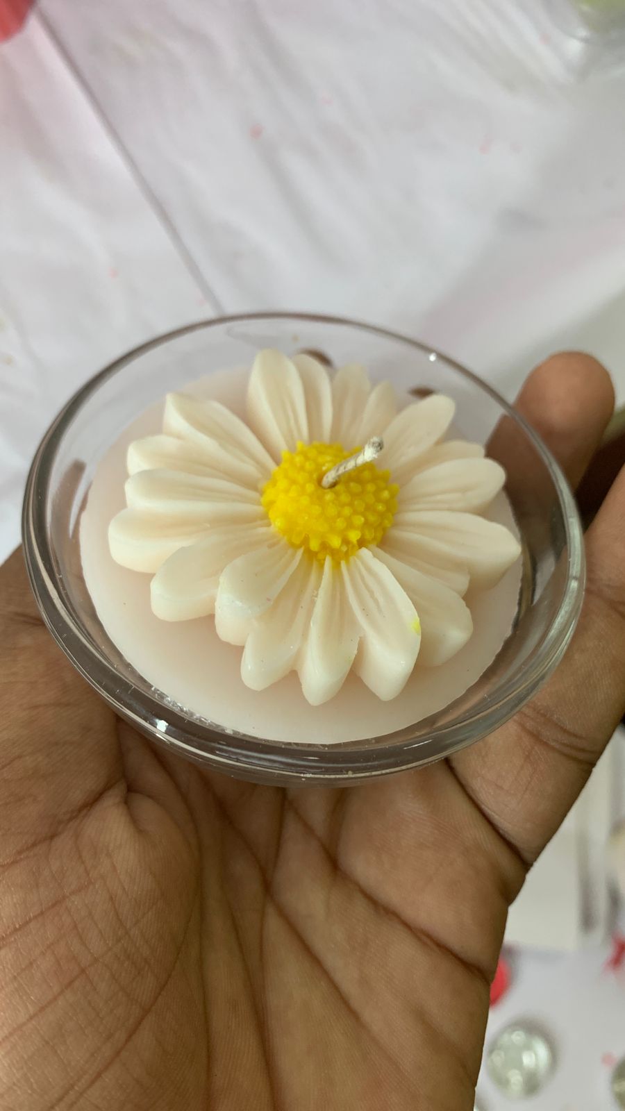 Handcrafted Daisy Flower Soy Wax Candle – Elegant Floral Decor & Gifting Piece