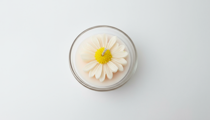 Handcrafted Daisy Flower Soy Wax Candle – Elegant Floral Decor & Gifting Piece